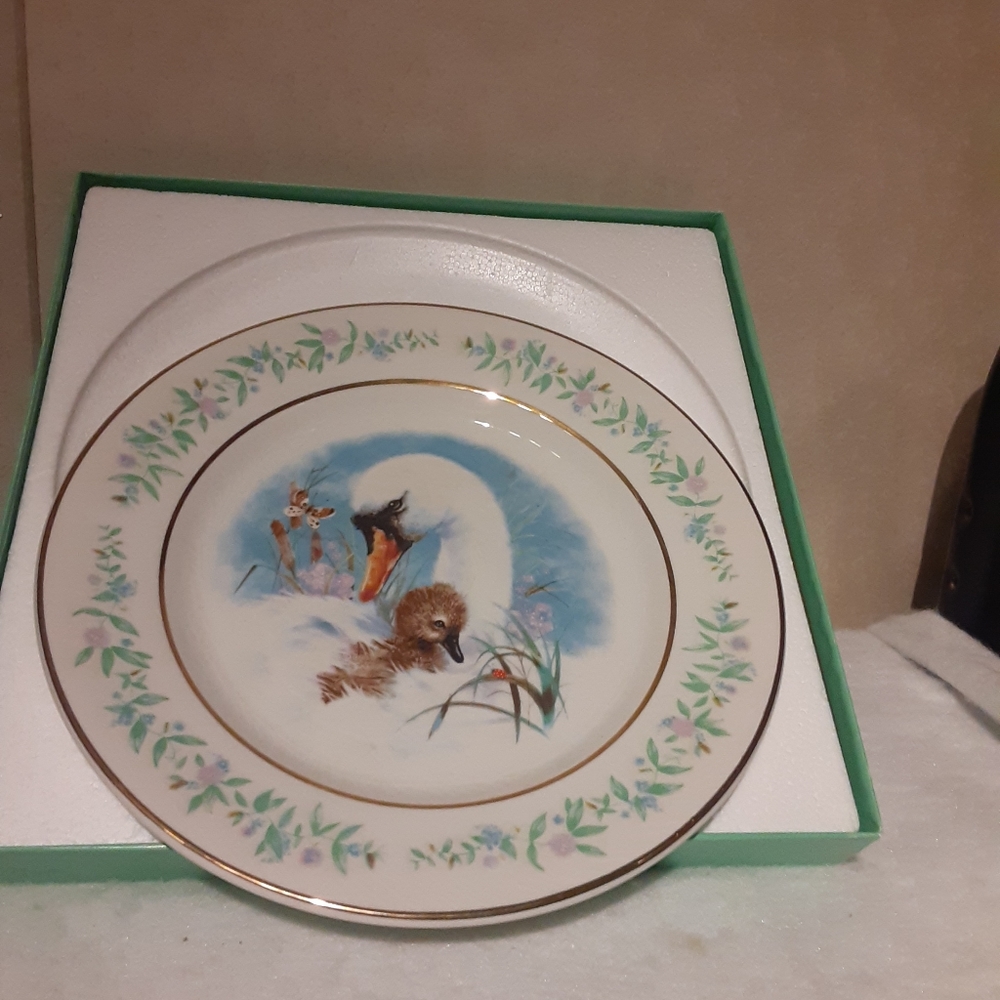 Avon 1975 Gentle Moments Plate